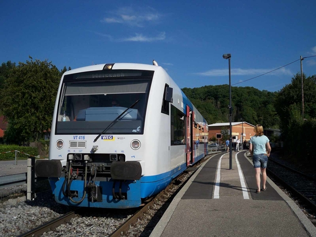 VT 416 der WEG wartet in Schwieberdingen auf den Gegenzug. Aufgenommen am 6.8.2009
