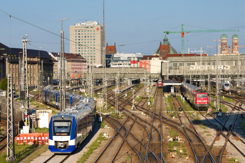 VT 493 xxx als RB56 nach Lenggries am 21 08 2022 in München Hbf  