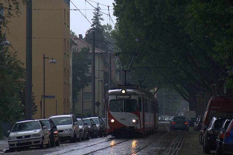 Wagen 102 mit einem weiterem Dwag im Verband in der Drerstrae/Mannheim