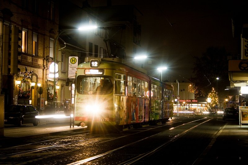 Wagen 159 als letzte Bahn der Linie 12 fr diesen Tag am Abend des 11.12.08. Bereits ein Tag spter steht hier zur gleichen Zeit die letzte Bahn der Linie 12 fr immer.