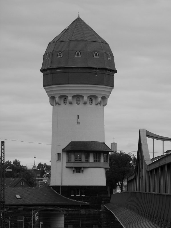  der Wasserturm am Darmstdter Hbf