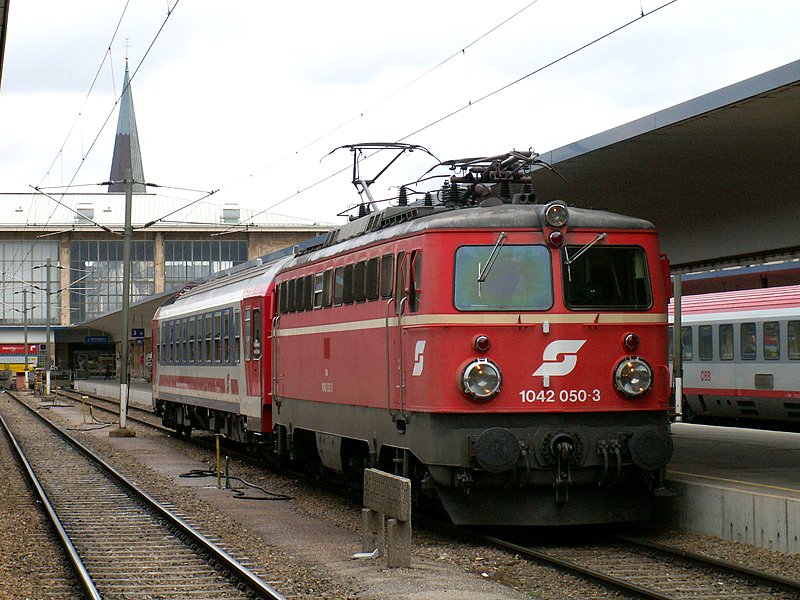 welche freudige berraschung: 1042 050 samt Messwagen am 18.3.2008 in Wien West