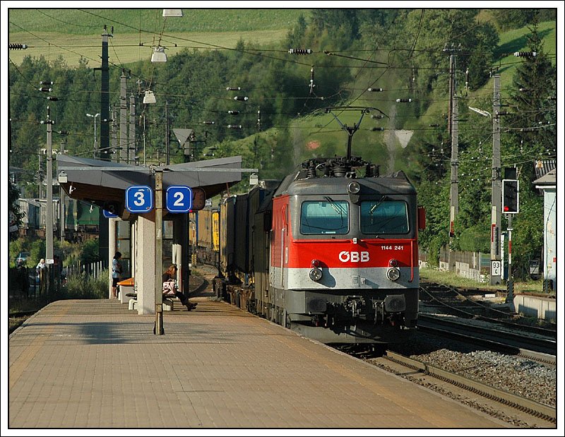 Wer glaubt, eine Sumsi erzeugt bei der Talfahrt keine Hitze, der irrt. Durchfahrt in Matrei am 27.7.2007.