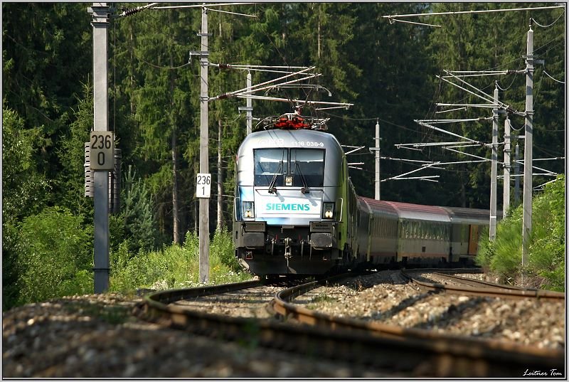 Werbelok Siemens 1116 038 fhrt mit IC 534 von Villach nach Wien Sd.
Zeltweg 26.07.2008