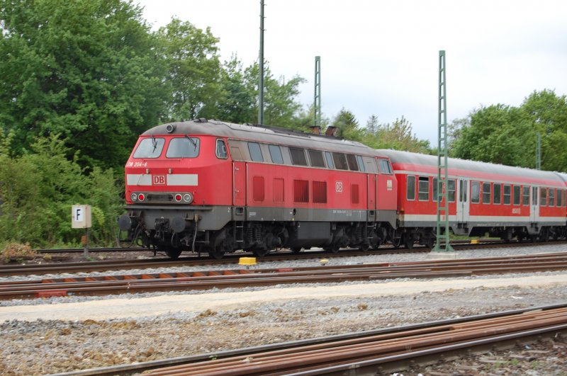 Wieder eine Ulmer 218 auf dem Chip! 218 204-6 im Lokportrait. Aufgenommen am 29.4.2009 im Gterbahnhof von Kirchheim/Teck, als sie gerade eine RB in Richtung Wendlingen schiebt. Diese Lok verdient zur Zeit auf der Teckbahn ihr Gnadenbrot, denn sie hat am 31.5.2009 Fristablauf. Bis dahin noch gute Fahrt!