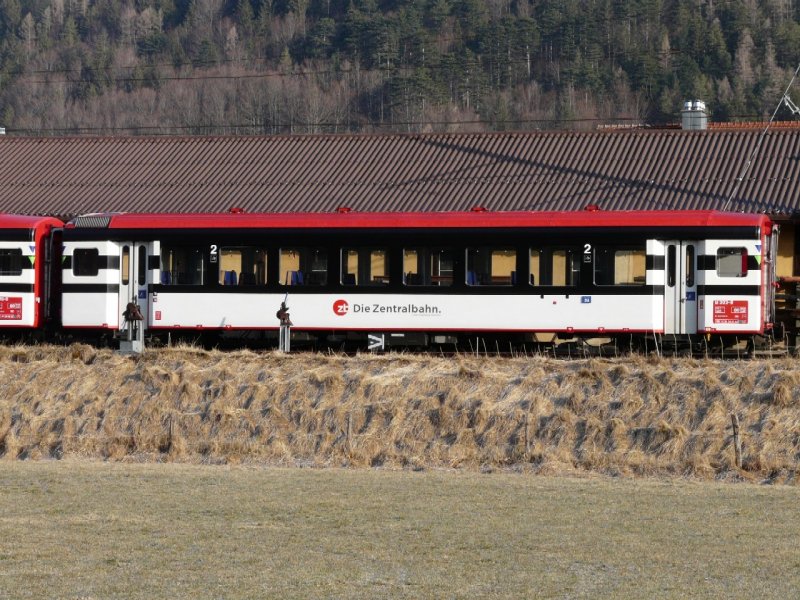 zb - 2 Kl. Personenwagen B 303-8 im Werksttteareal von Meiringen am 17.02.2008