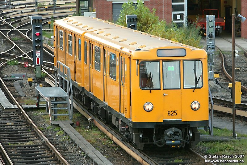 Zug der Baureihe A3 in der BW-Grunewald