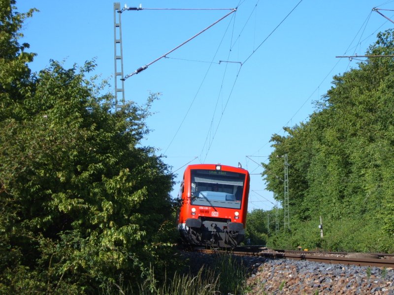 Zwei 650er auf dem Weg nach Ulm HBF. Hier habe ich sie hinter dem Blocksignal von Aalen-Wasseralfingen vor die Linse bekommen. Foto, 18.05.07.