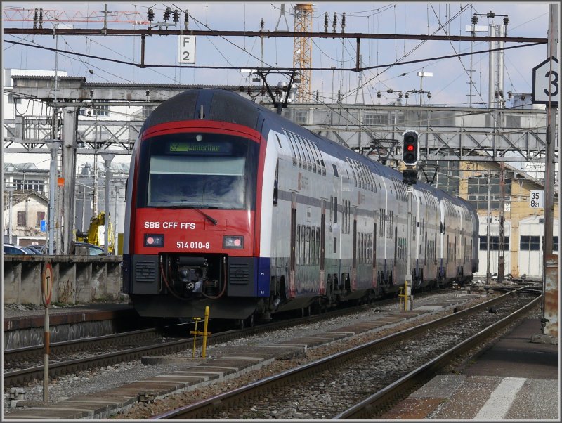 Zwei neue S-Bahn Einheiten 514 022-3 und 514 010-8 verlassen als S7 nach Winterthur den Bahnhof Rapperswil. (18.03.2008)