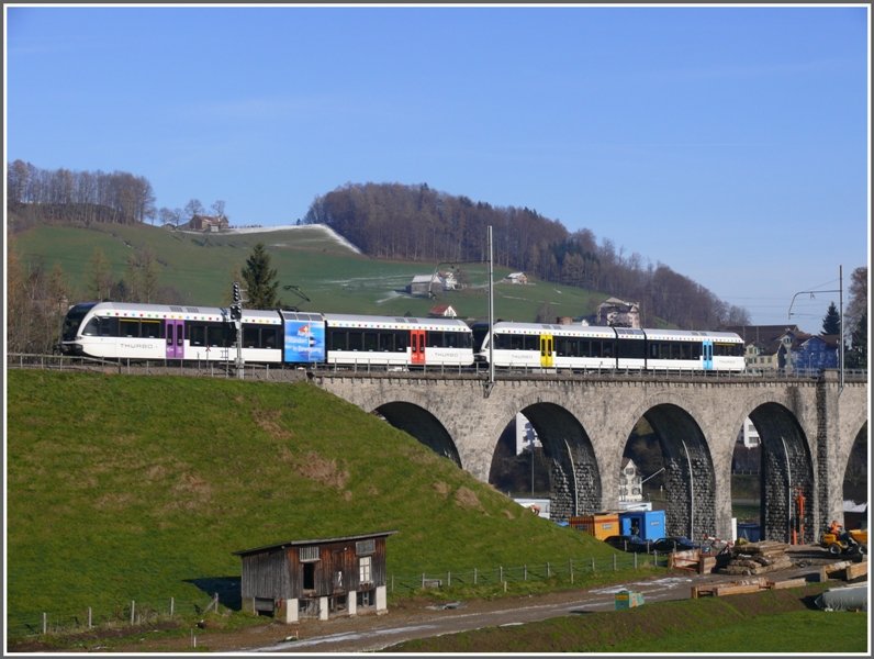 Zwei RABe 526 Thurbo als S2 23253 von Degersheim nach St.Gallen St.Fiden bei Herisau. (08.12.2008)